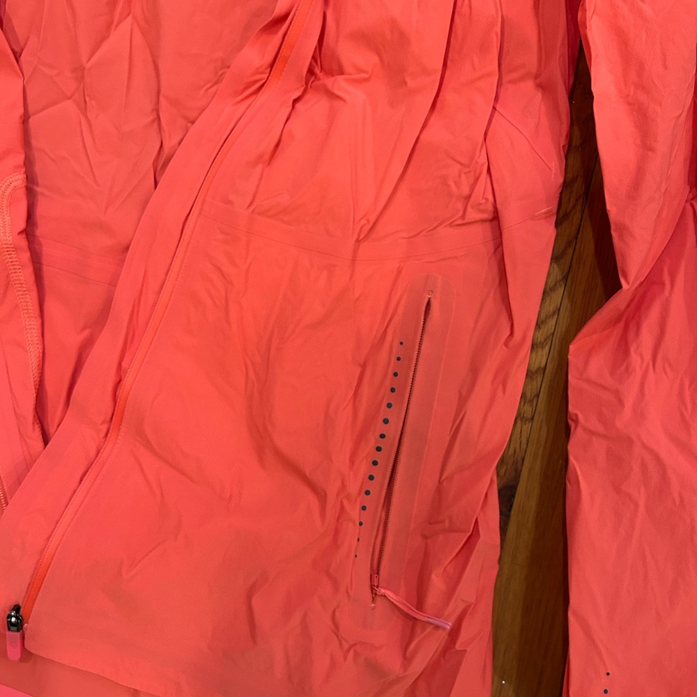 Lululemon Waterproof Fast Free Running Windbreaker, Pale Raspberry, Size 10 - Picture 3 of 4